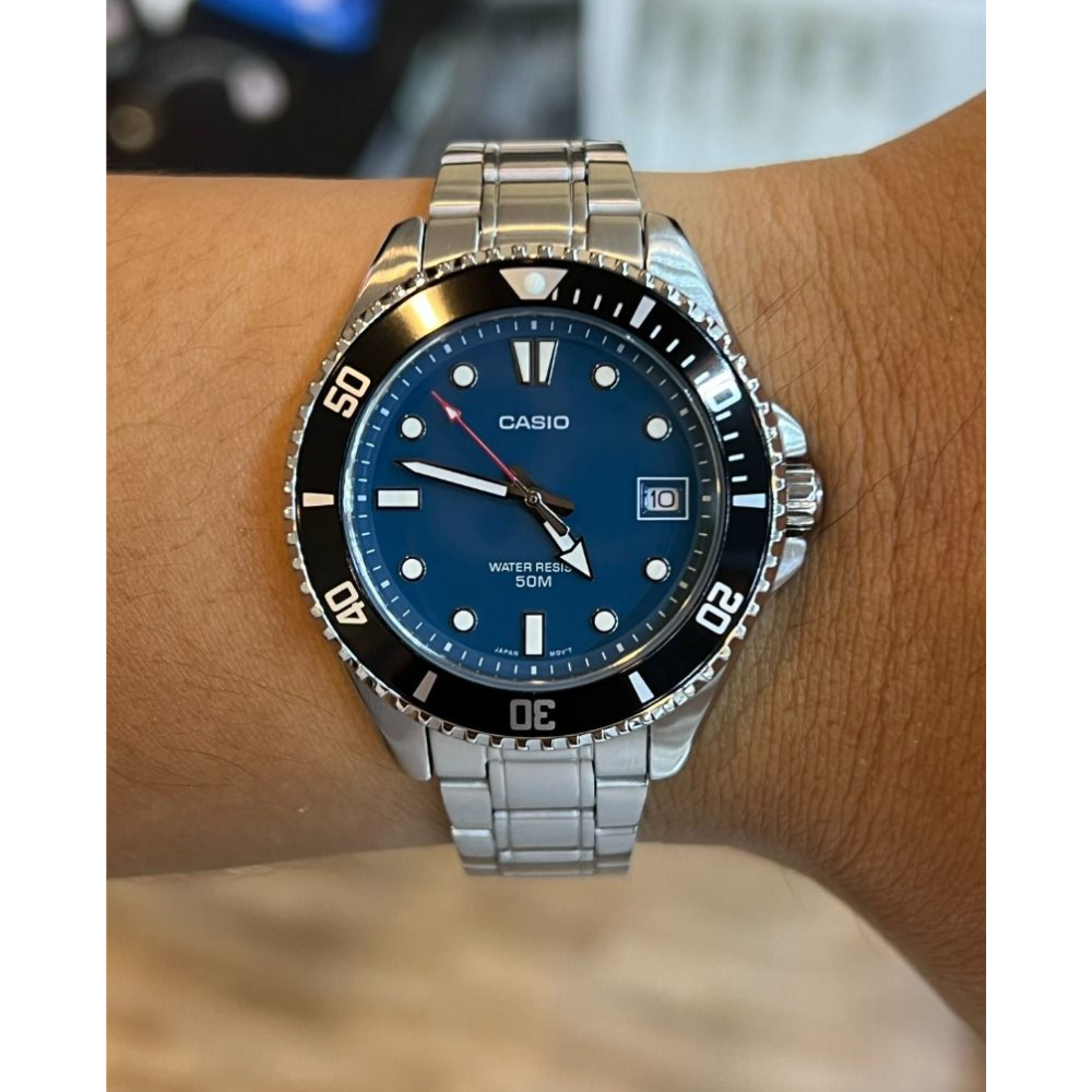 reloj casio gris con azul y negro